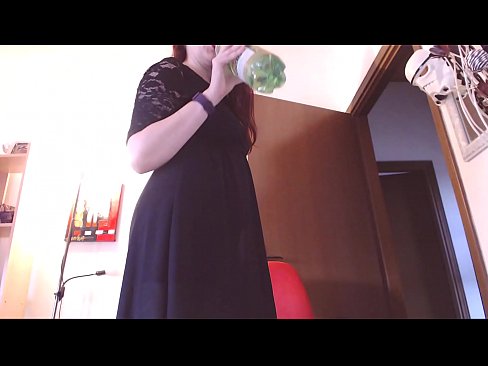 ❤️ Un escravo sumiso que adora as bragas sucias e deliciosas vese obrigado a masturbarse despois de ver este vídeo! ❌ Porno en nós ️❤