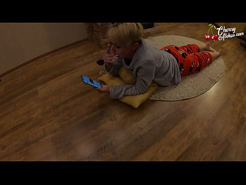 ❤️ Loura tola chupando unha enorme polla chupando e rebotando nela - Sexo anal ❌ Porno en nós ️❤