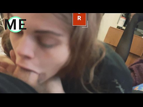❤️ Palo de garganta, pantalóns rasgados e tacóns rasgados agradable de coñecer ❌ Porno en nós ️❤